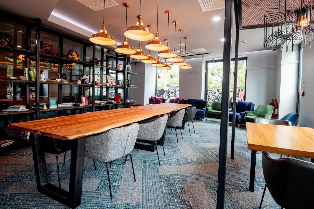 Roomzzz London Stratford Экстерьер фото
